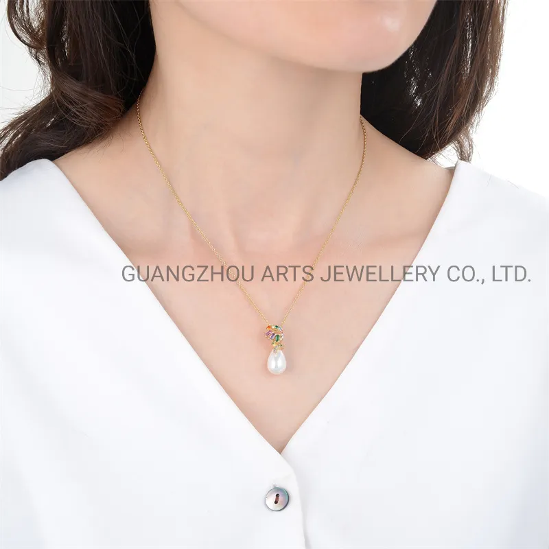 Neue elegante birnenförmige Perlen-bunte Kreis-Messinghalskette